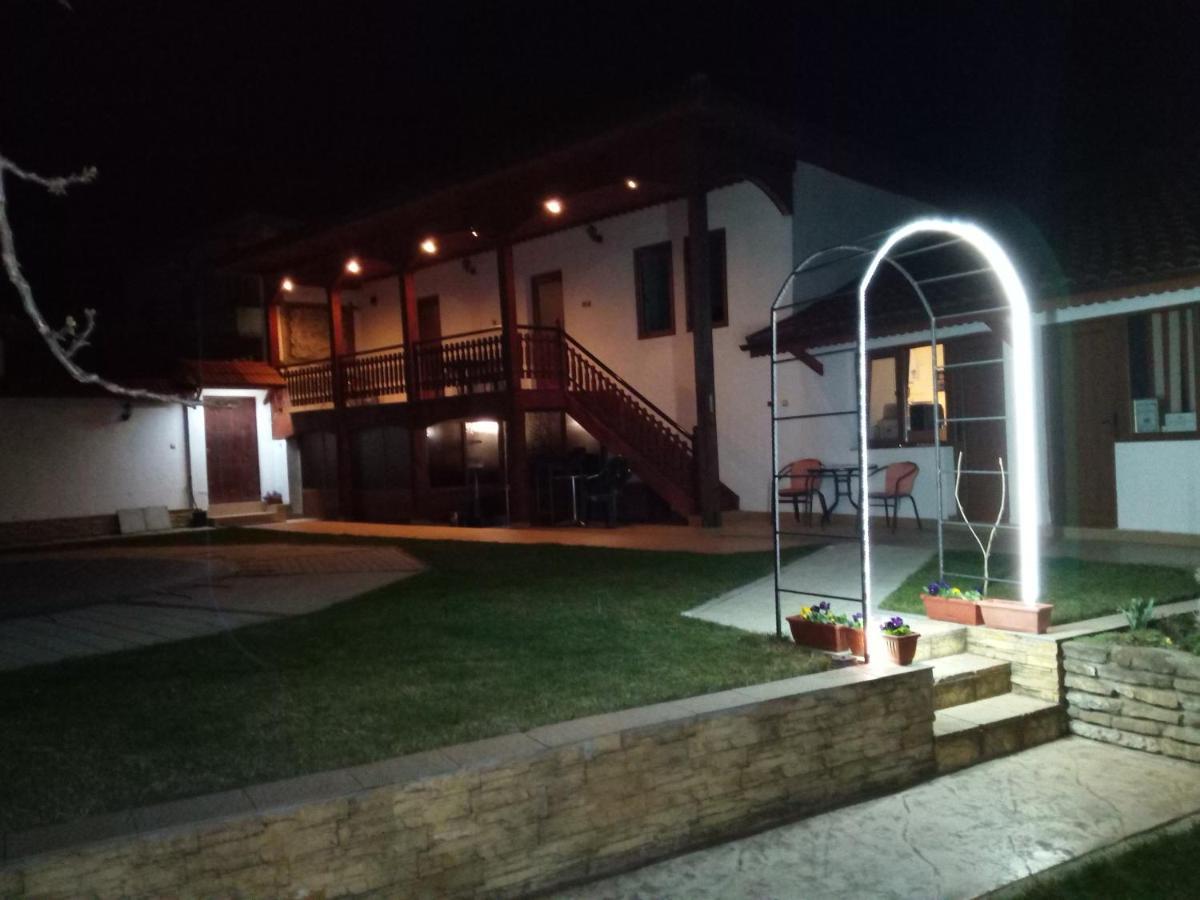 Bolyarski Stan Guest House Veliki Preslav Esterno foto